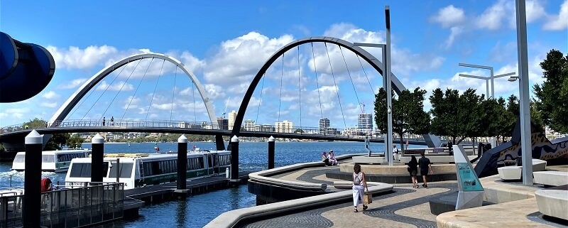 The river foreshore at the start of the walk